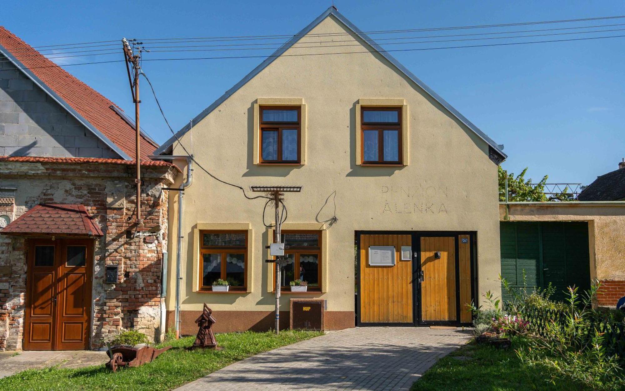 Penzion Alenka Valtice Extérieur photo